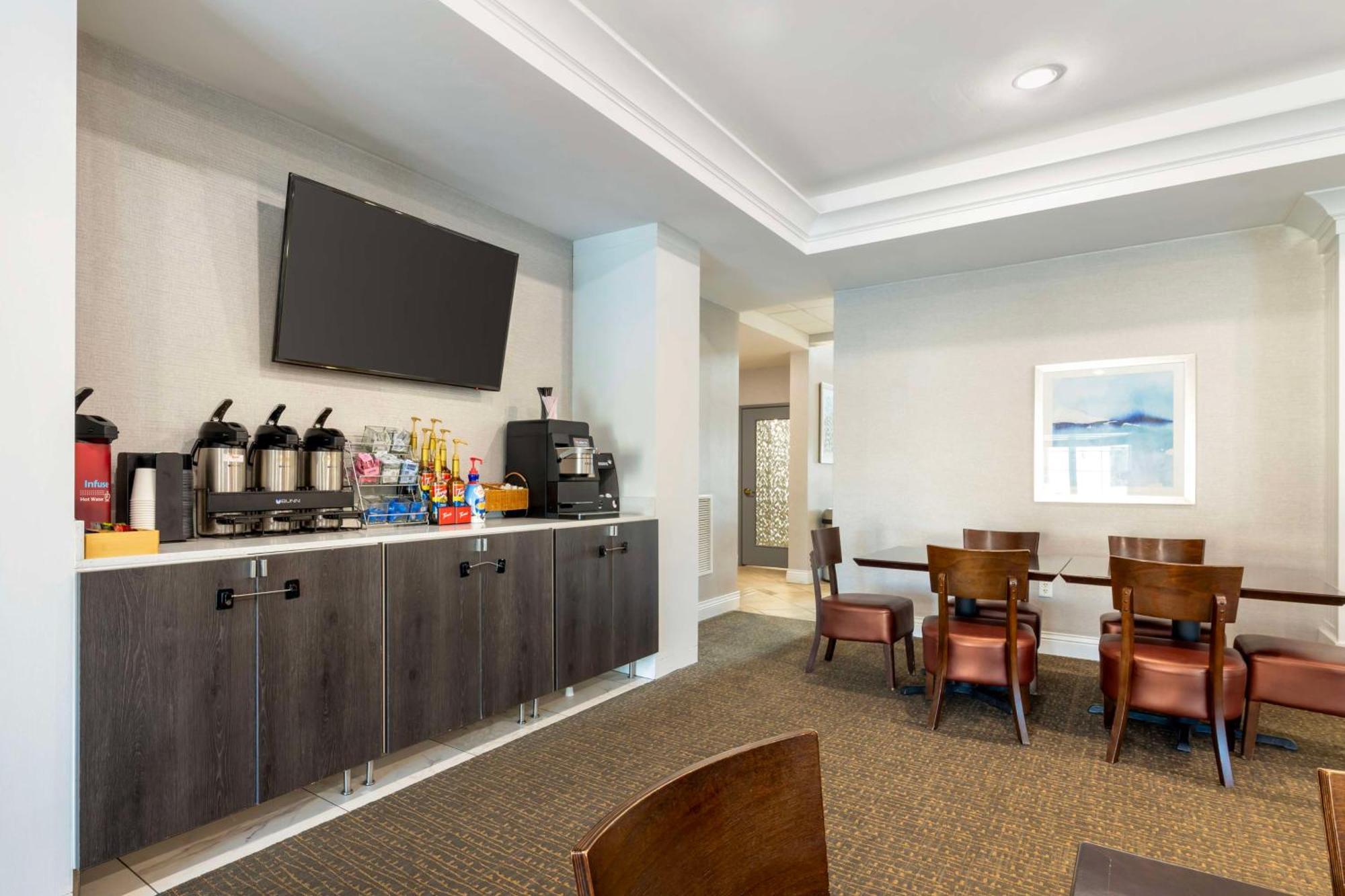 Best Western Plus Appleton Airport Mall Hotel Exterior foto